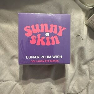 Sunny Skin Lunar Plum Wish Collagen Eye Masks
brand new